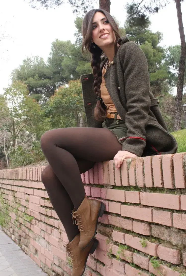 autumn winter trendy brown color tights how to choose how to match outfit mistakes avoid