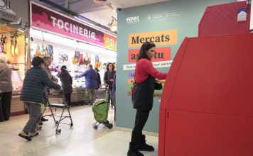 Barcelona installs ATMs in markets, the metro and kiosks to improve access to cash